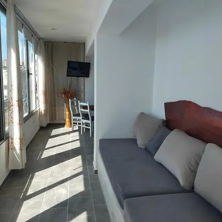 Rainbow House Apartment *