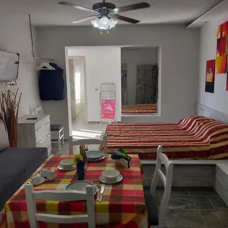 Holly House Sarandë